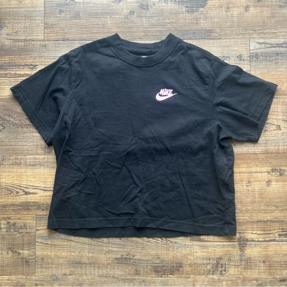The Nike Tee Girls Cropped T-shirt Black Graphic Print Logo 100% Cotton Size Lg - Picture 2 of 6